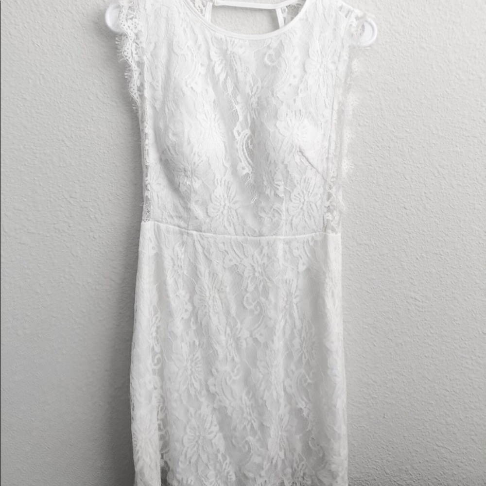 Lace dress - Picture 2 of 4